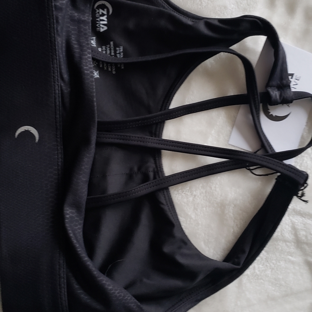 Zyia Black Venom Light n Tight Strappy Bra